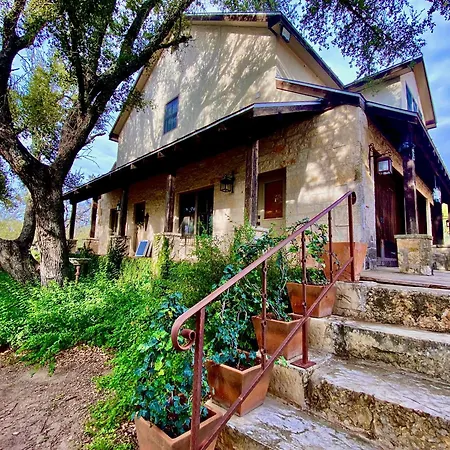 V700 Ranch Stays